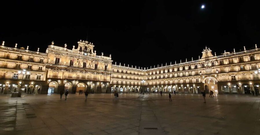 Salamanca: Legends and Stories Private Night Walking Tour