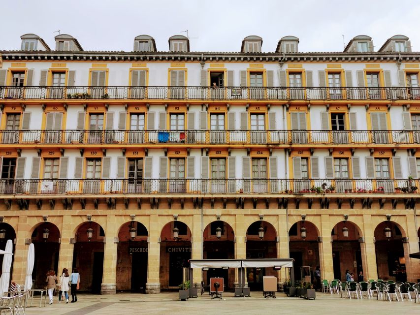 San Sebastián: City Tour With Pintxos and Wine