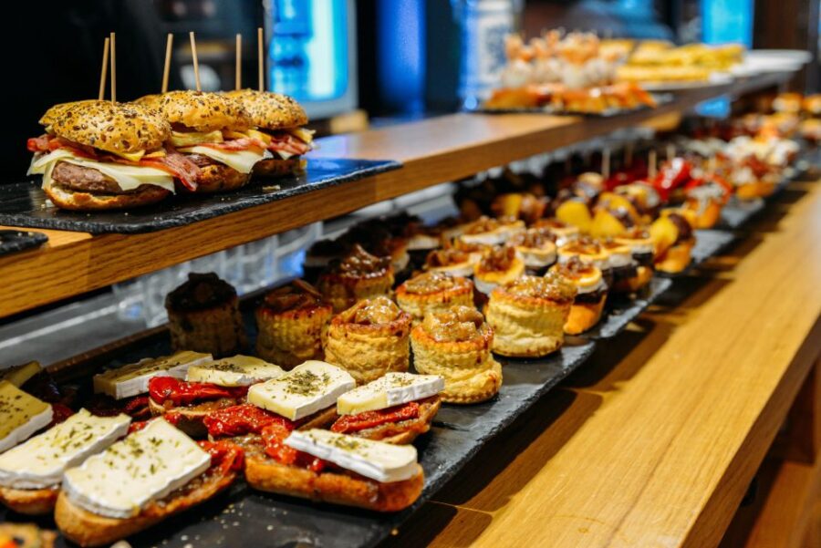 San Sebastian: Walking Tour of the Citys Landmarks