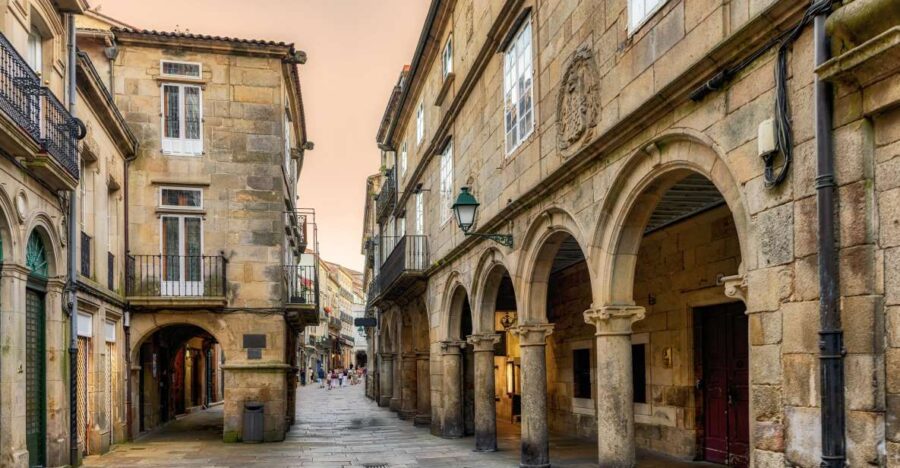 Santiago: Private Tour Around the City With Beer or Wine