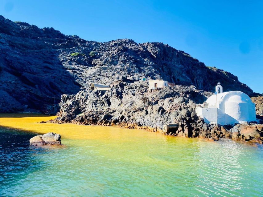 Santorini: Boat Tour in Volcano, Hot Springs and Thirassia