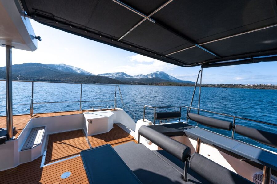 Santorini: Catamaran Caldera Cruise With Meal and Drinks