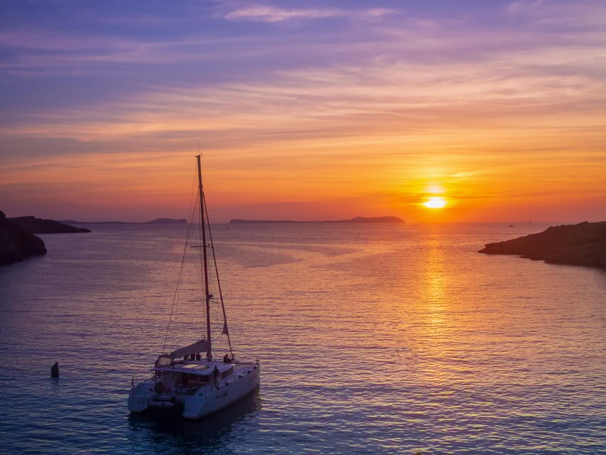 Santorini: Luxury Sunset Cruise With Dinner, Bbq, and Drinks
