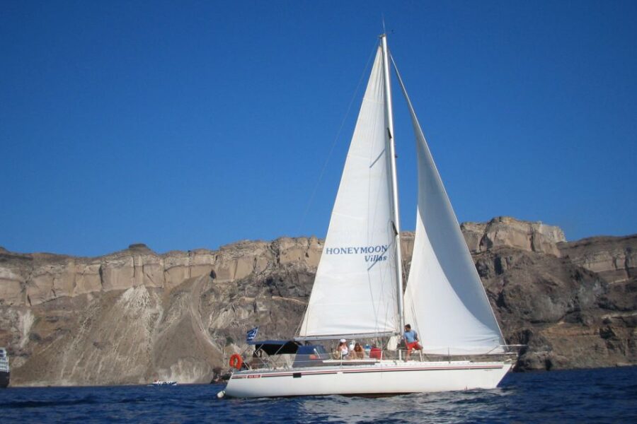 Santorini Oia: Private Sailing Cruise With Meal & Drinks