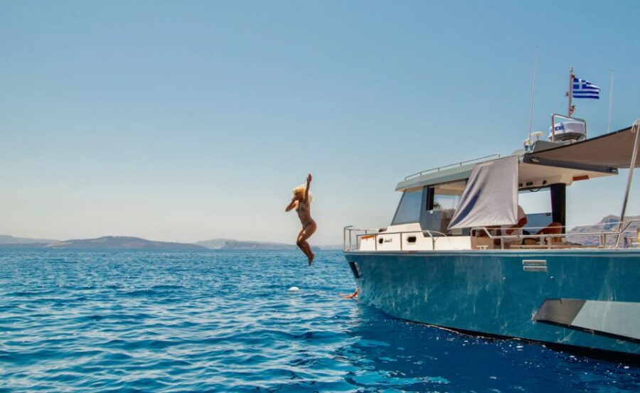 Santorini: Private Diamond 36 Motor Yacht Caldera Cruise