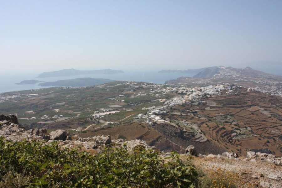 Santorini Unveiled: From Megalochoris Charm to Oias Sunset