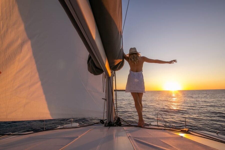 Santorini:Private Catamaran Tour With BBQ & Unlimited Drinks