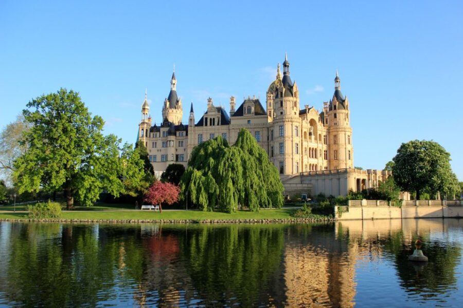Schwerin: Guided Tour of City Highlights