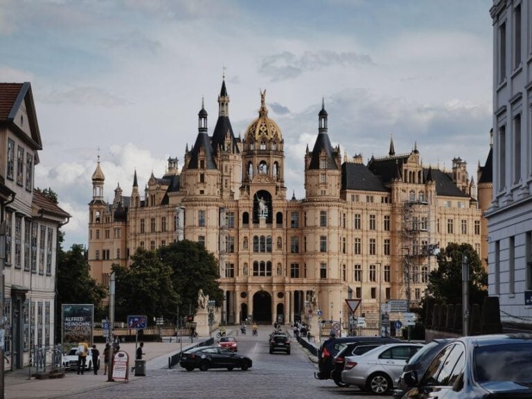 Schwerin: Private Guided Walking Tour