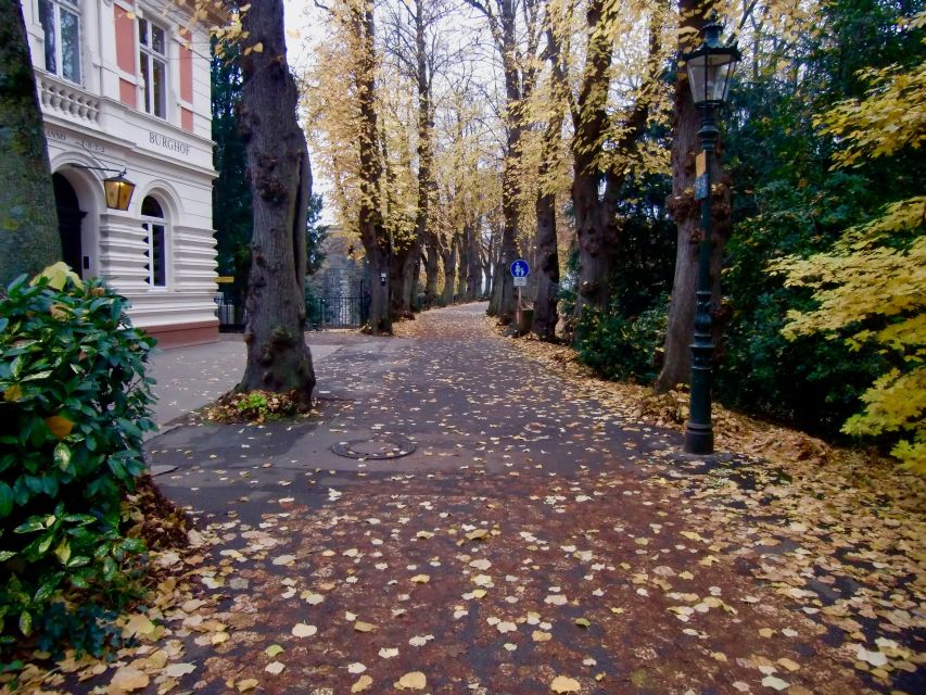 Secrets of Düsseldorf, a Self-Guided Discovery Game