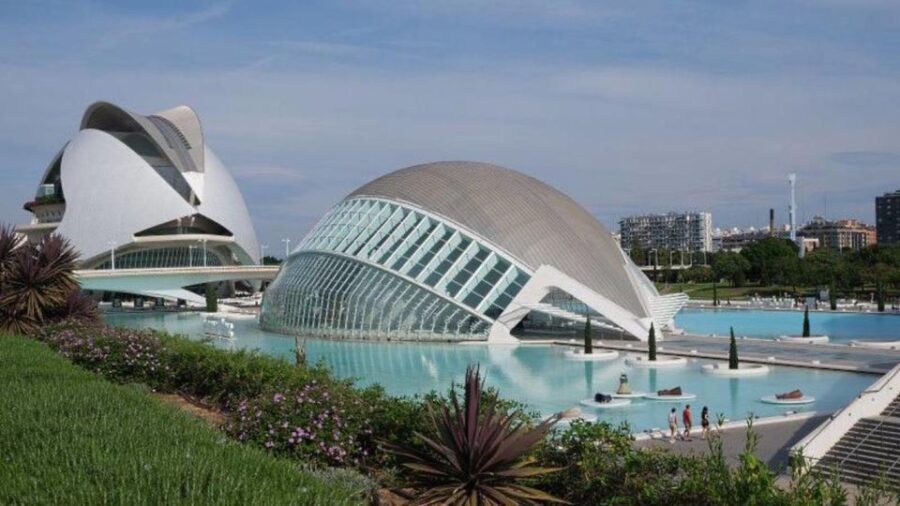 See Albufera Lake +City of Arts and Sciences on a Bike Tour