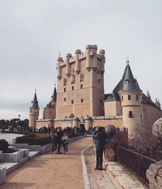 Segovia: Aqueduct, Cathedral, & Alcazar Guided Walking Tour
