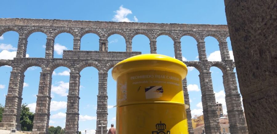 Segovia: Guided City Walking Tour With Segovia Cathedral