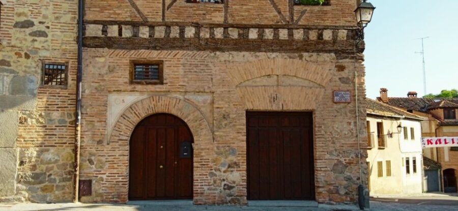 Segovia: Walking Tour With Views Eresma River Valley