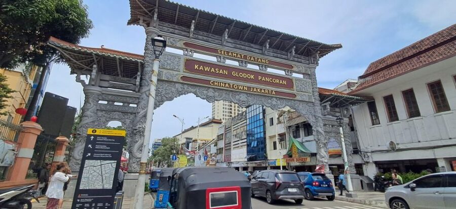 Semarang & Yogyakarta: Taxi, Shuttle, or Airport Transfer