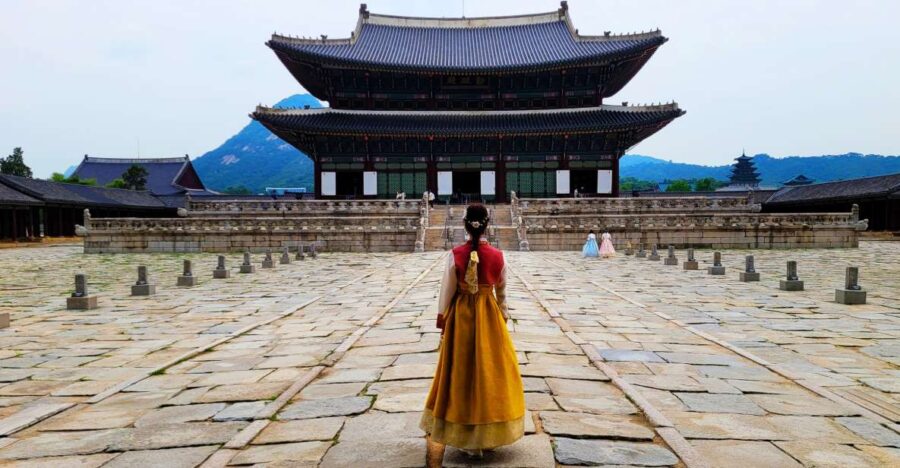 Seoul: Gyeongbokgung Palace, Jogyesa Temple, and the Blue House (Cheongwadae)
