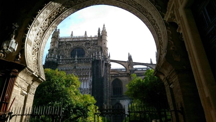 Seville: Cathedral & Giralda Fast-Track Guided Tour