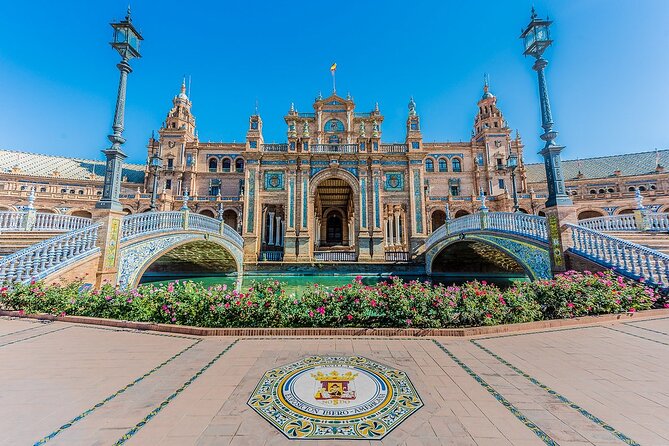 Seville Night Tour With Tablao Flamenco Show - Illuminated Landmarks and Attractions