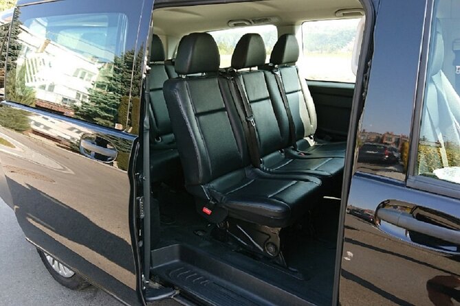 Shared Arrival Transfer: Prague Airport to Hotels