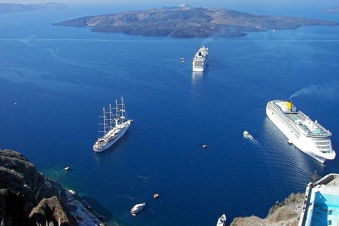 Shared Arrival Transfer: Santorini Airport to Hotel or Cruise Port