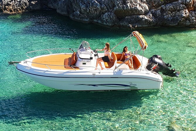 Shipwreck and Blue Caves- 7.5m Private Boat Tour (up to 8pax)