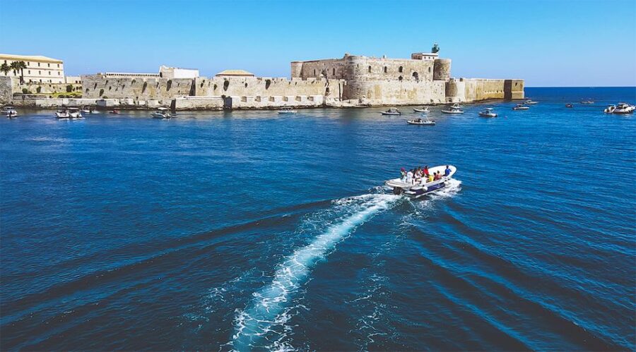Siracusa: Private Boat Excursion to Ortigia With Prosecco