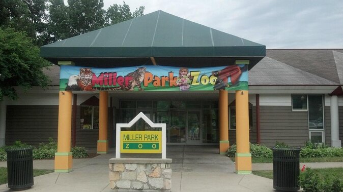 Skip the Line: Miller Park Zoo General Admission Ticket