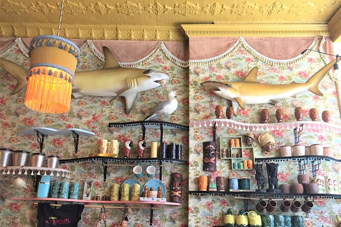 Small-Group Vintage Fashion Shopping Tour With a Style Coach