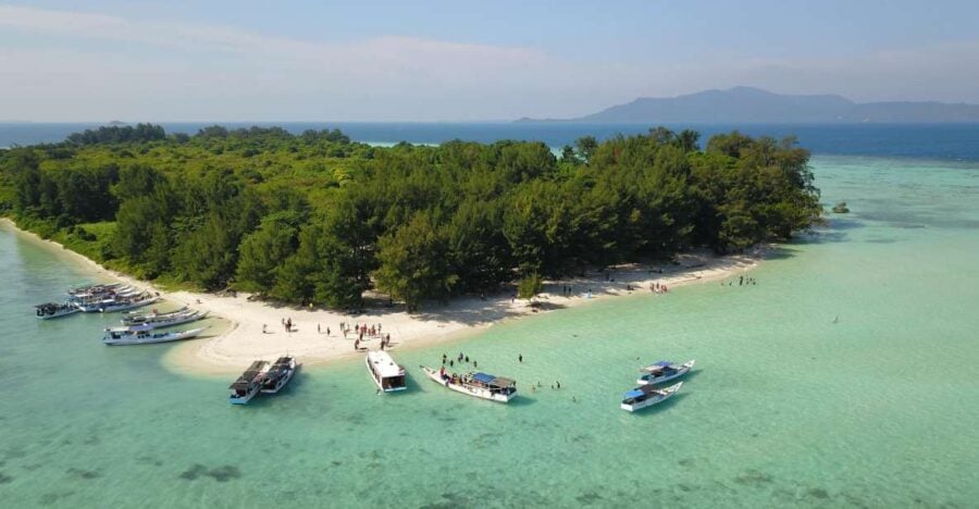 2 Best Snorkeling Experiences In Karimunjawa