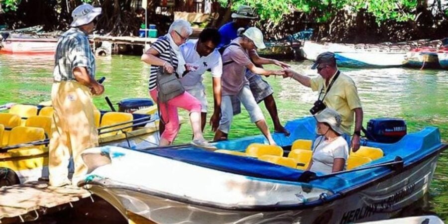 Southern Sri Lanka: Sightseeing Tour From Colombo Harbour!