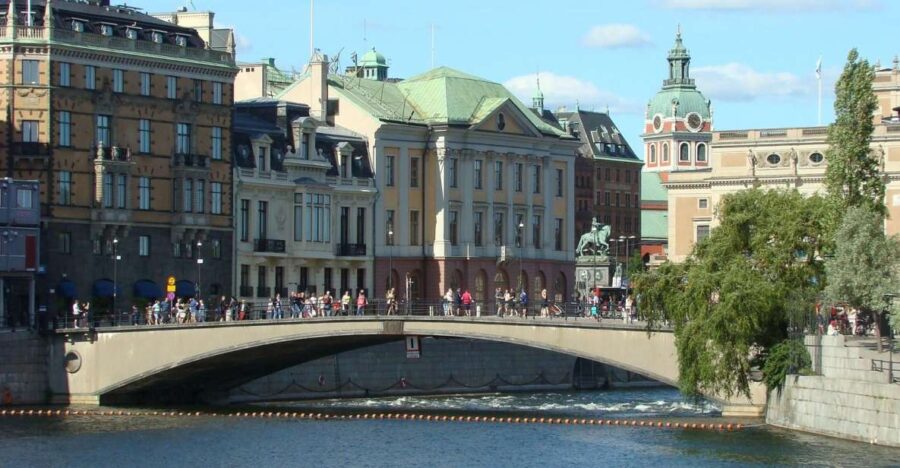 Stockholm: A Beauty On The Water – Old Town Walk & Boat Trip