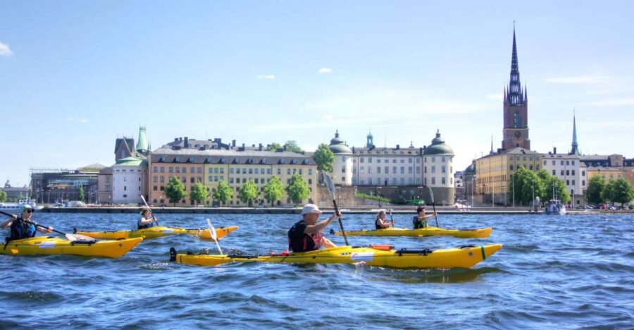 Stockholm: Guided Kayak City Tour & Optional Midsummer Meal