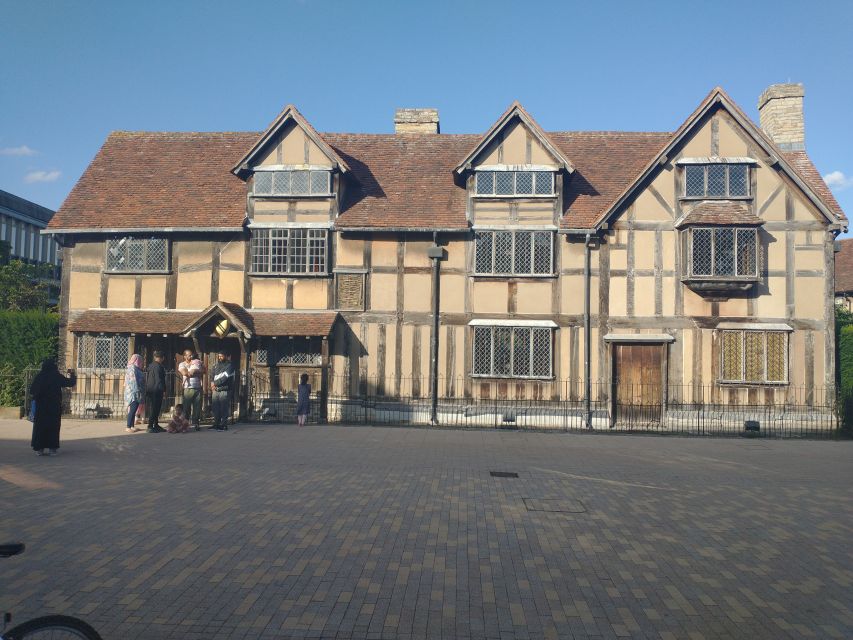 Stratford-Upon-Avon: The Famous Walk Talk Show