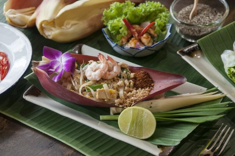 Sukhumvit: Hands-on Thai Cooking Class & Market Tour in BKK