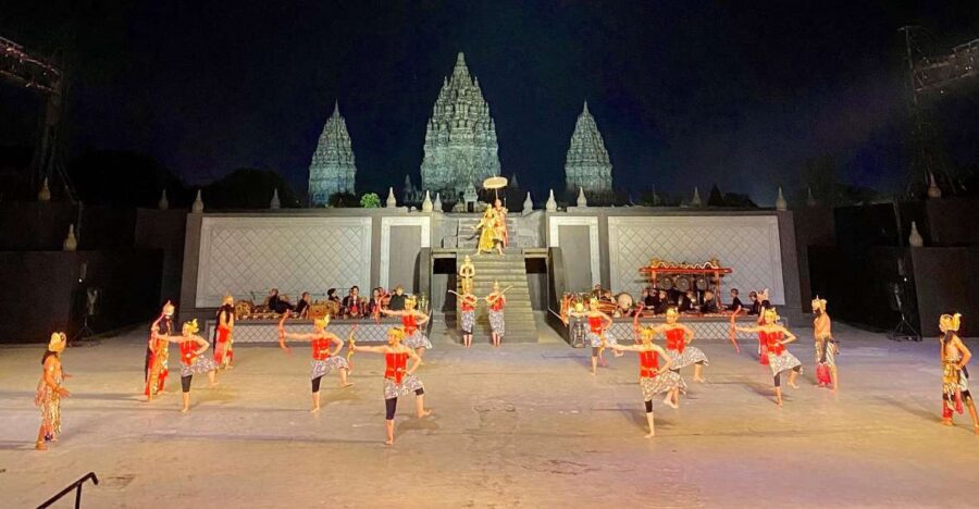 Sunset at Prambanan and Sendratari Ramayana Ballet Prambanan