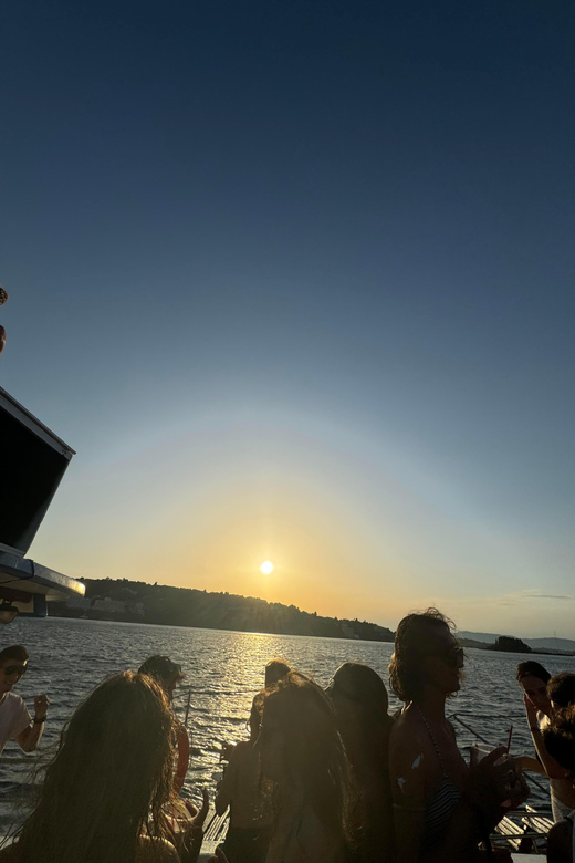 SUNSET BOAT PARTY