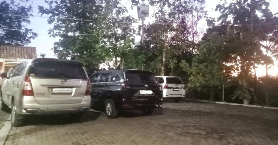 Surabaya: Private Car Charter With Driver