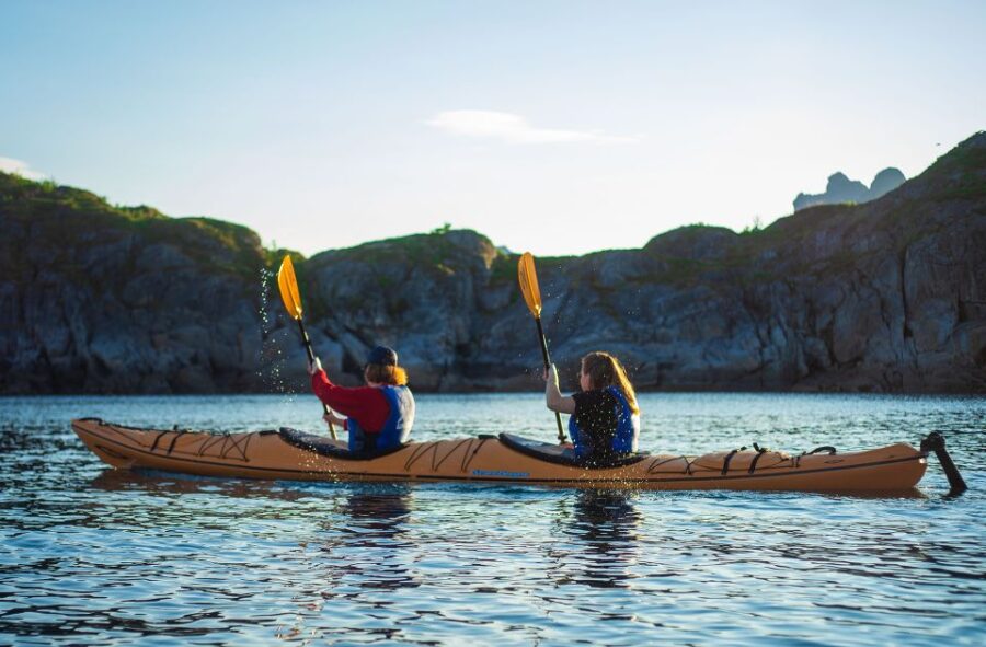 Svolvær: Evening Kayaking Adventure