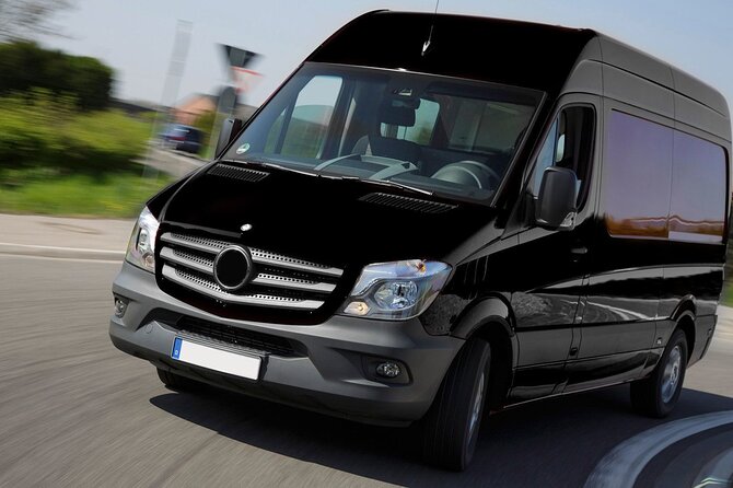Sydney Arrival Transfer: Airport to City or Overseas Passenger Terminal