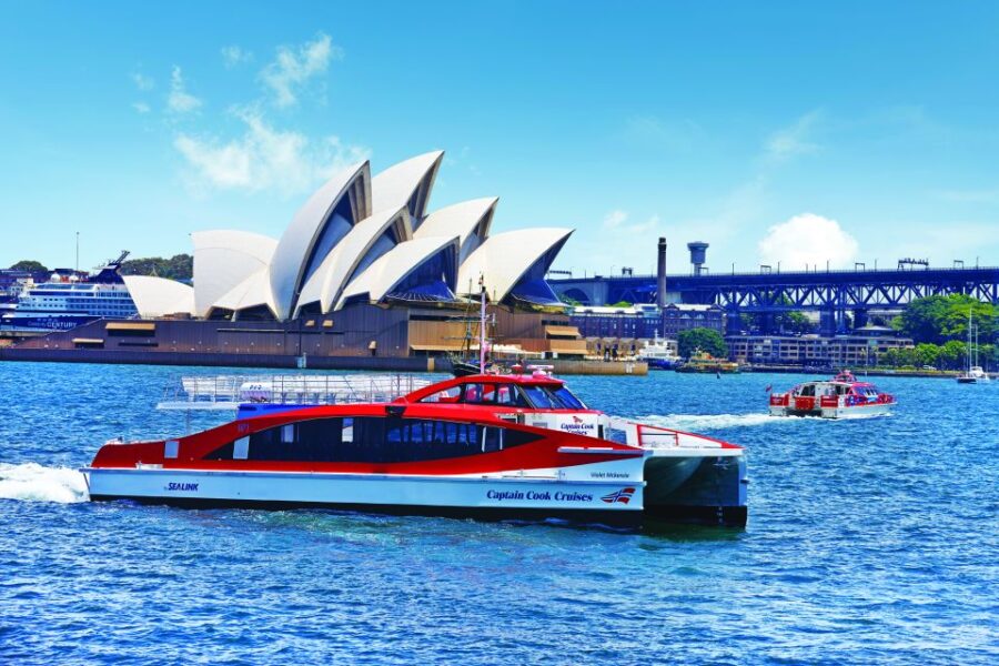 Sydney: Hop-On Hop-Off Harbour Cruise With Commentary