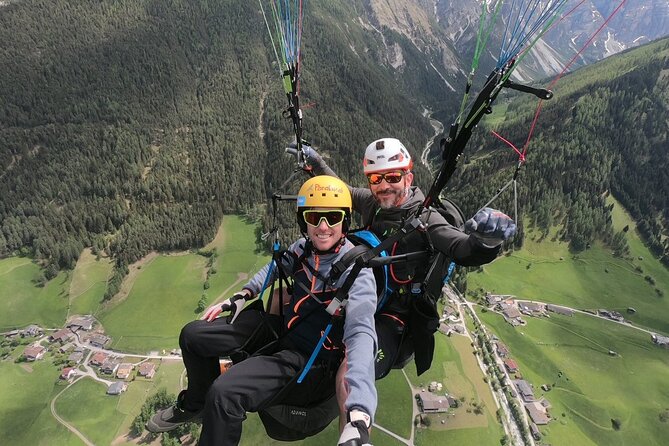 Tandem Paragliding in Neustift