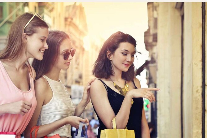 Teen Shopping and Fashion Accessories Tour in Paris