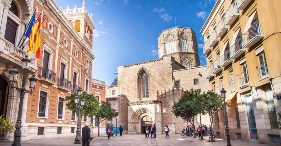 The Essentials of Valencia and World Heritage Sites (Fr.)