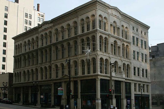 The Grand Walk: a Self-Guided Audio Tour Through Milwaukee - Overview of Milwaukees Opulent Street