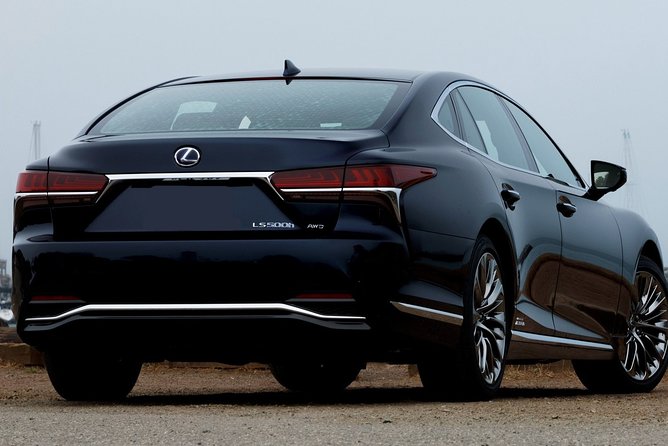 Tokyo Airport Transfers: Tokyo-Narita Airport NRT to Tokyo City in Business Car