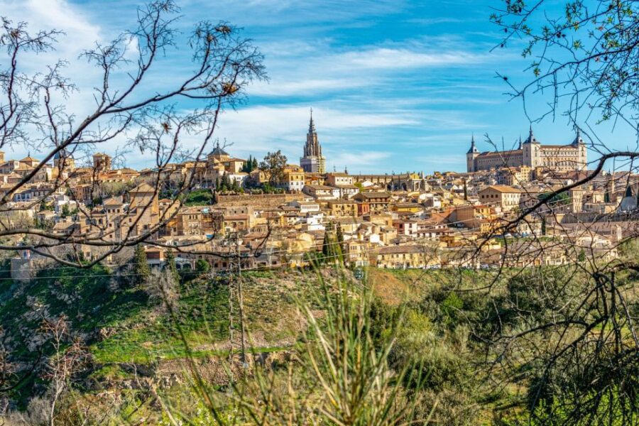 Toledo: Private Walking Tour With 7 Monument Tickets