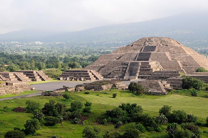 Tour to Teotihuacan Pyramids in the Morning. Be the First to Arrive!