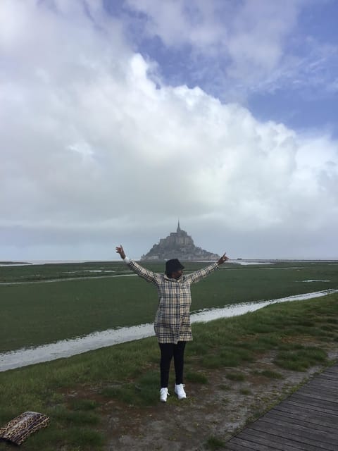 Tourist Transfert With Stops From Caen to Mont Saint Michel - Service Overview