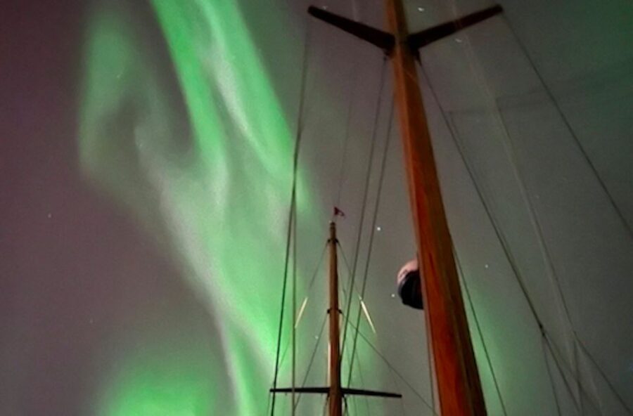 Tromso: Luxury Northern Lights Cruise With Hot Tub & Dinner
