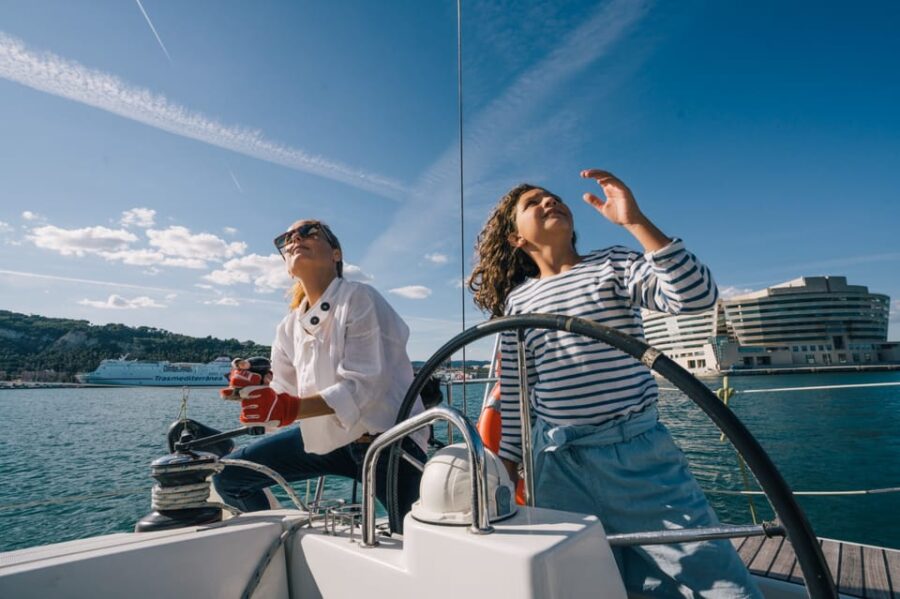 Two Hour Luxury Sailing Experience With Open Bar